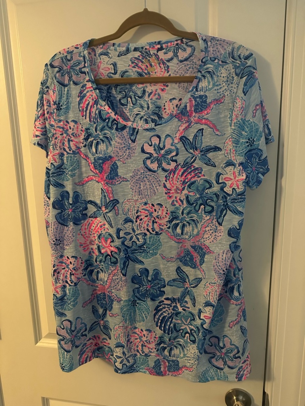 Women's Lily Pulitzer short Sleeve Floral-Ocean Print Tee in Blue and Pink